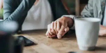 Мълчание през целия живот: Причината, поради която един мъж не е говорил със съпругата си в продължение на 20 години, смая всички 9