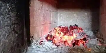 Какво да изгорите в печката, за да почистите комина: 4 народни метода 2