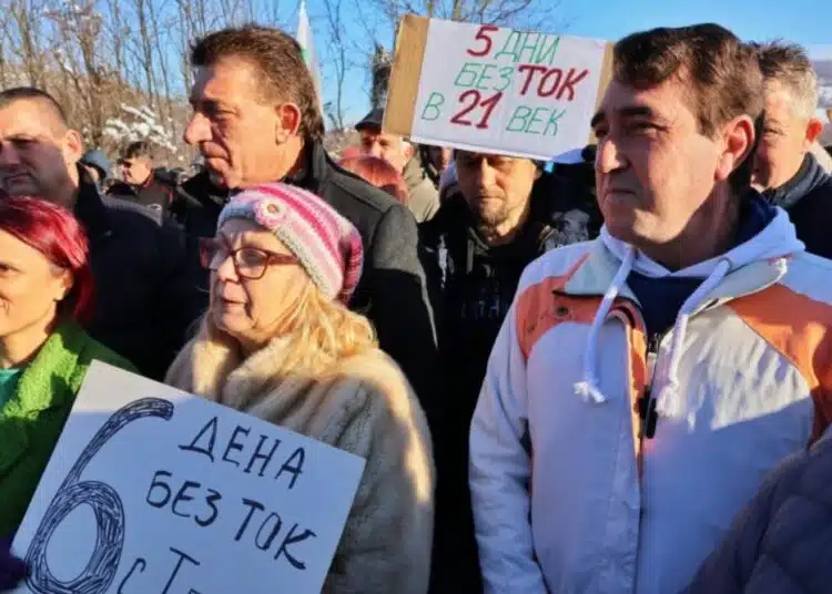 Протестиращи затвориха пътя София – Варна заради липсата на ток 1 Протестиращи затвориха пътя София – Варна заради липсата на ток 1