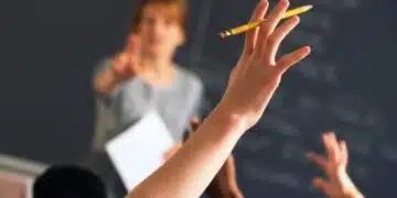 Поради какви причини младите учители не продължават с тази професия? 14