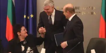 След като бизнесът попита за компенсации за скъпия ток, Петкова им отвърна, че ги има в бюджета 2