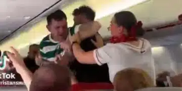 Заради неприемливо поведение на пътници, самолет кацнал принудително в София 14