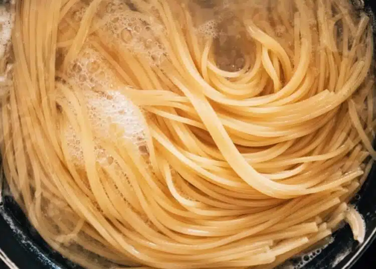 Защо понякога пастата става безвкусна: кулинарна грешка, която италианците никога няма да направят, полезно е да се знае 1
