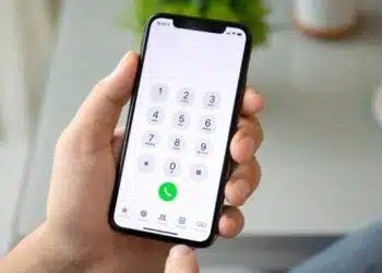 Трябва ли да изключвам смартфона си, когато не го използвам? 15