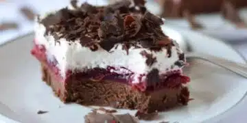 Вкусът е почти същият, а приготвянето е по-лесно: Рецепта за торта Шварцвалд 15