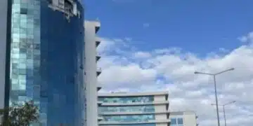 Ужасна трагедия в Турция с жертви от по-рано днес! В голяма болница се разби медицински хеликоптер, 4-ма души са загинали ВИДЕО 6