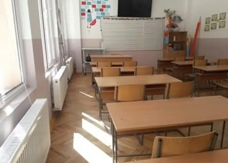 Директорката, която бе заловена с подкуп от 10 хиляди лева е върната на работното си място 1 Директорката, която бе заловена с подкуп от 10 хиляди лева е върната на работното си място 1