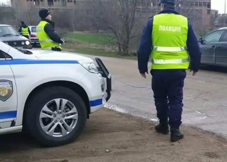 Лек автомобил блъсна велосипедист, с опасност за живота е 1