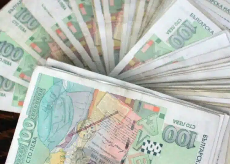 Украинска гражданка направи опит да прекара близо 100 хиляди лева.. скри ги в чорапогащник 1 Украинска гражданка направи опит да прекара близо 100 хиляди лева.. скри ги в чорапогащник 1