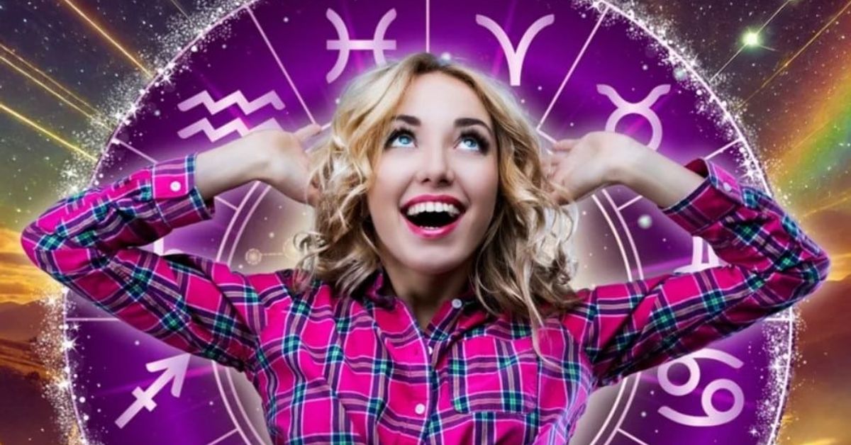 Нов етап в живота: 4 зодии, за които 2025 г. ще промени всичко, ще я помнят дълго време Усмихната млада жена, заобиколена от зодиакални знаци и звезди.