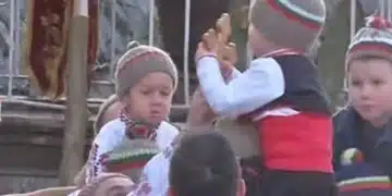 Малкият герой – 3 годишният Мирослав е този, в който се озова кръста от ледените води на река Тунджа в Калофер! 1