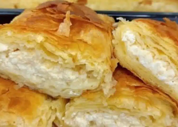 Първа изчезва от трапезата: вкусна и лесна баница със сирене (Рецепта) 1