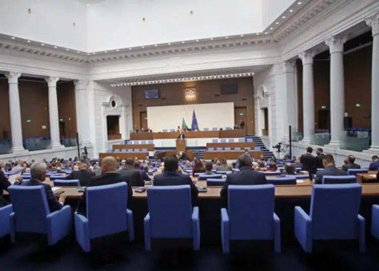 6 провалени парламента досега у нас, а през това време 76 милиона лева за заплати на депутатите ОБЗОР 1