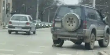 Пълен абсурд! У нас джип със скоба на гумата безгрижно шофира из София 3