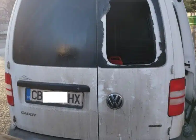 В София разбиха два автомобила 1 В София разбиха два автомобила 1