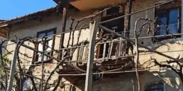 Искрено и лично: мъж остави багажа си пред бащината къща и последва това 1