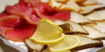 Трихологът назова продукти, които помагат при косопад 6