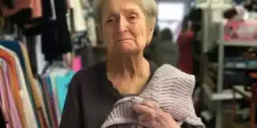 Искрено и лично: жена се шокира, когато видя, че нейните пуловери за внуците й бяха в магазин за втора употреба 14