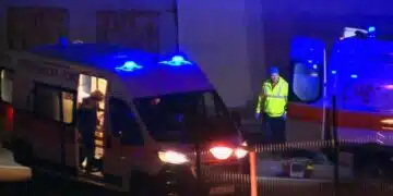 Младо момиче стана звездичка, след като шофьор удари колата си в бетонен стълб в Мездра 4