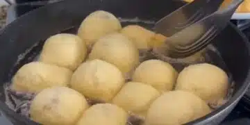 За минути са готови! Лесни и вкусни бабини мекици 3
