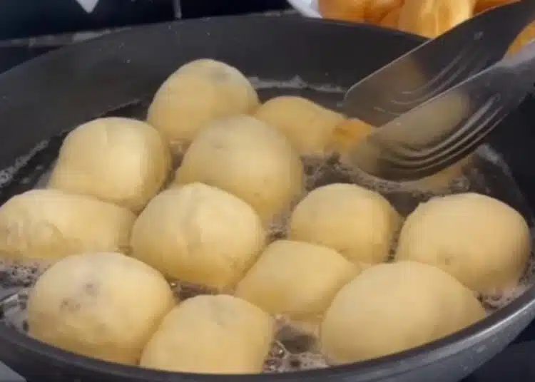За минути са готови! Лесни и вкусни бабини мекици 1