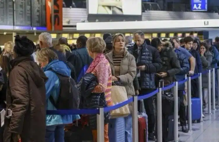 На германските летища опашките на границата растат заради технически повреди 1
