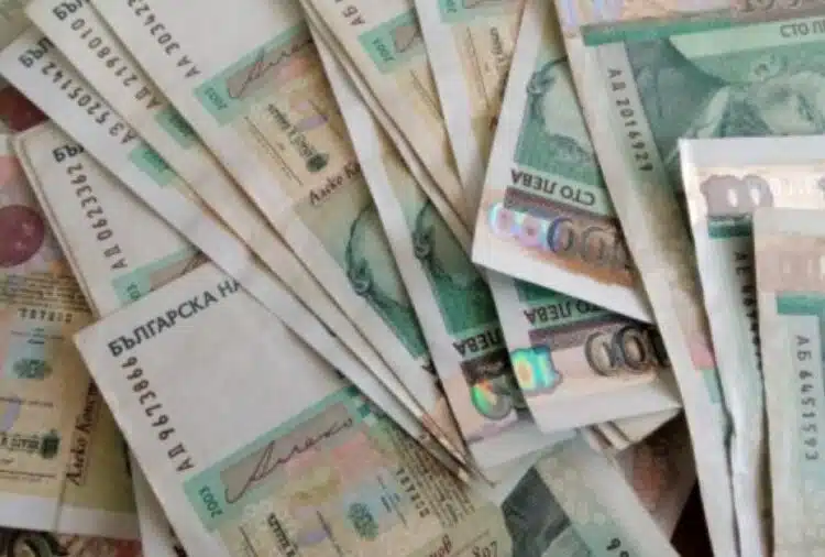 От началото на следващия месец, всички, които получават заплата над 3750 лева, ще плащат още налози 1