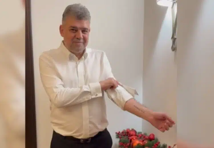 Румънският премиер предаде съобщение като написа на ръката си, че в ДДС-то в страната няма да бъде увеличено 1 Румънският премиер предаде съобщение като написа на ръката си, че в ДДС-то в страната няма да бъде увеличено 1