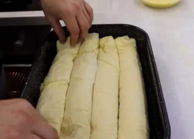 Става като пух: вкусна баница с готови кори и уникална заливка (Рецепта) 1