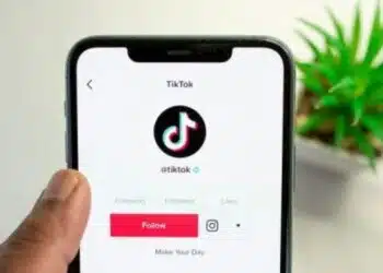Коментар на деня: TikTok трябва да бъде забранен в България 12