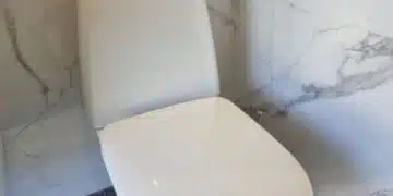 Бъдете предупредени! Няколко причини, поради които трябва да затваряте капака на тоалетната преди всяко пускане на водата 3