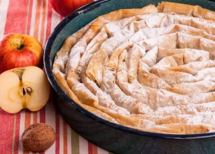 Всяка хапка е фантазия: Вкусна и лесна турска баница с локум (Рецепта) 1 Всяка хапка е фантазия: Вкусна и лесна турска баница с локум (Рецепта) 1