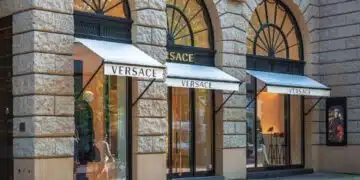 Ще купи ли Prada Versace, която се продава? 2