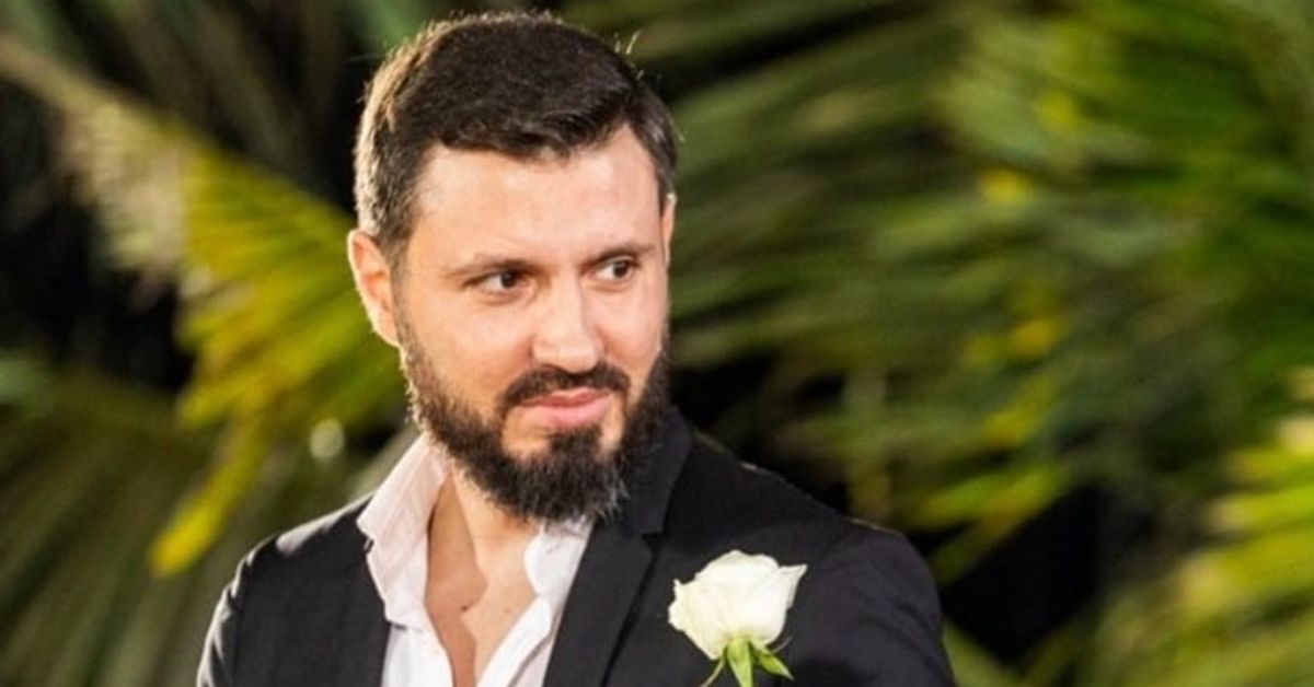 Какво не сподели Мартин Елвиса от Ергенът? Какво трябва да знаем за него? Освен че е умен, харизматичен, той е и министерски син Елегантен мъж с брада, черен костюм и бяла роза на ревера.
