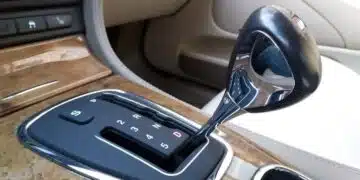 Какво да направите, ако случайно превключите автоматичната скоростна кутия на "R", "N" или "P" по време на шофиране 14