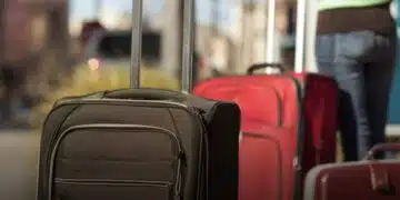 През 2025 г. българите пътуват повече в чужбина: ето защо 10