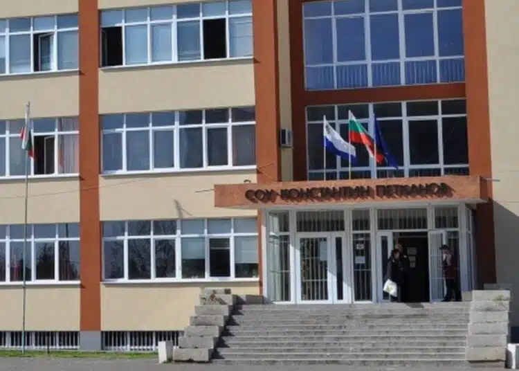 В Бургас извънредно затварят 2 училища 1