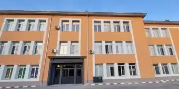 Ето коя арестуваната директорка заради подкуп в столично училище (Снимка) 9