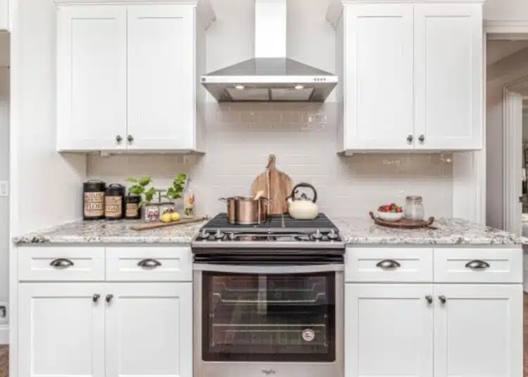 5 убедителни причини, поради които трябва да се откажете от горните кухненски шкафове 1