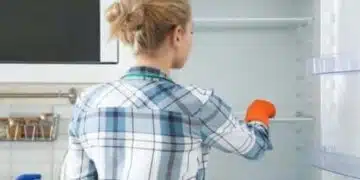 През колко време е необходимо да почиствате хладилника? 8