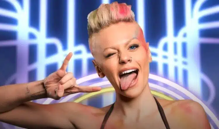 Певицата Михаела Филева като Пинк стана първа в новия сезон на "Като две капки вода" 1 Певицата Михаела Филева като Пинк стана първа в новия сезон на "Като две капки вода" 1