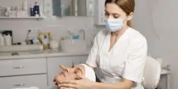 Колко често трябва да посещавате козметик на 20 и 40 години, за да останете млади: експертите отговарят 1