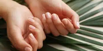 Този знак върху ноктите ви ще покаже колко бързо остарявате 14