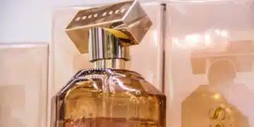 Къде и как да нанесете парфюм, така че да издържи по-дълго: определено не е нужно да го търкате на китките си 5