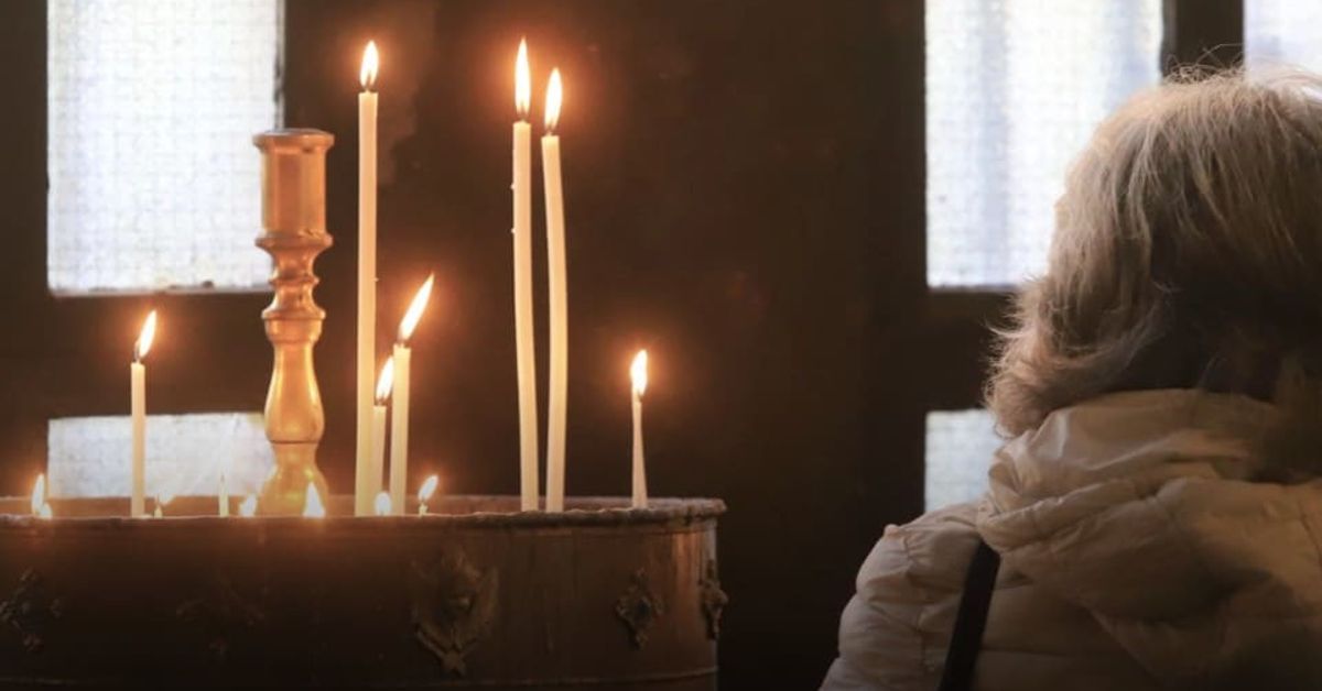 Днес, 22 март е църковен празник, красиви имена имат повод да почерпят, да са ни честити! Има и забрани Запалени свещи и жена в размисъл пред прозорец в храм.