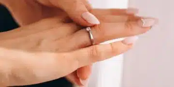 Защо трябва да свалите пръстена си преди лягане? 2