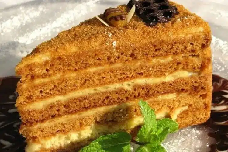 Леля Мария ми даде рецептата си за перфектния медовик без фурна – бърза и вкусна торта, цялото семейство я обожава 1