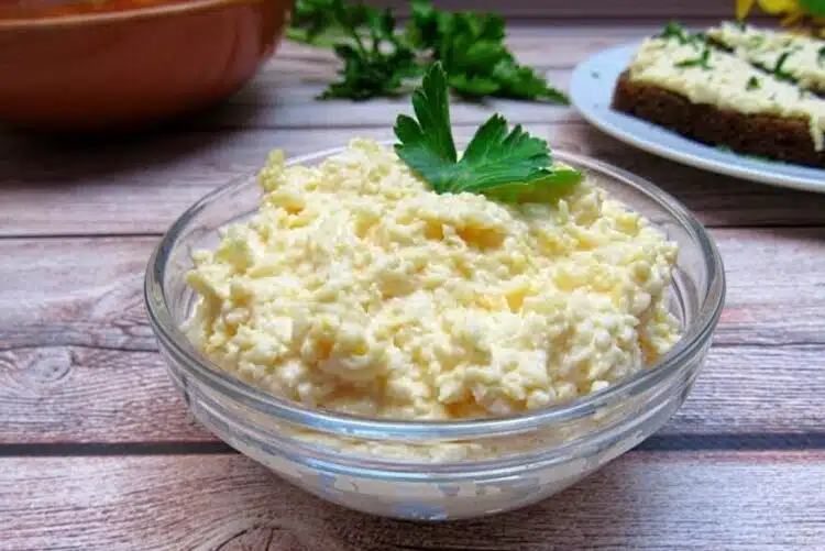 Купувам топено сирене през ден. Рецепта за вкусна "мазанка", готова за 5 минути 1