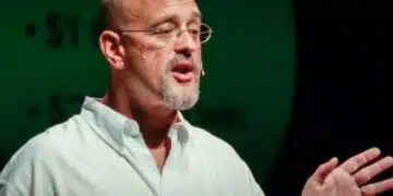 Само в един град той е собственик на 100 имота 7