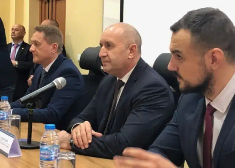 Президентът Радев се обяви за връщане на машинния вот на 100% 1
